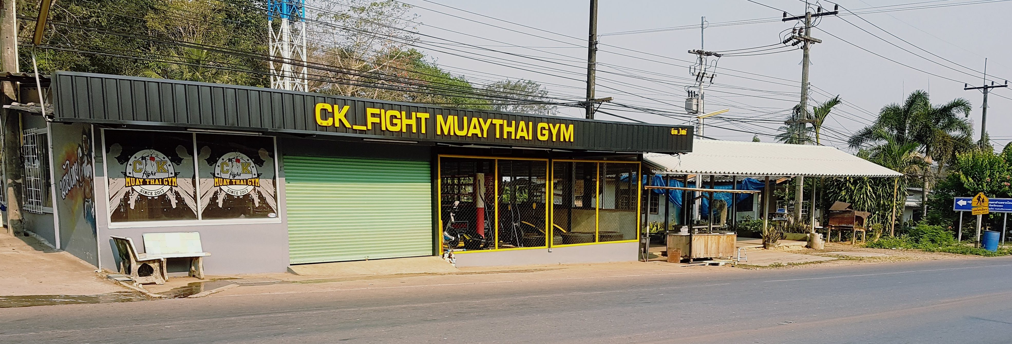 Gym som erbjuder thaiboxning som träning